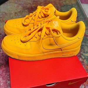 Nike Air Force 1 Low in Bold Yellow 8.5 gently used Women sneakers